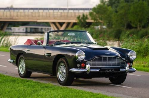 Aston Martin - DB4